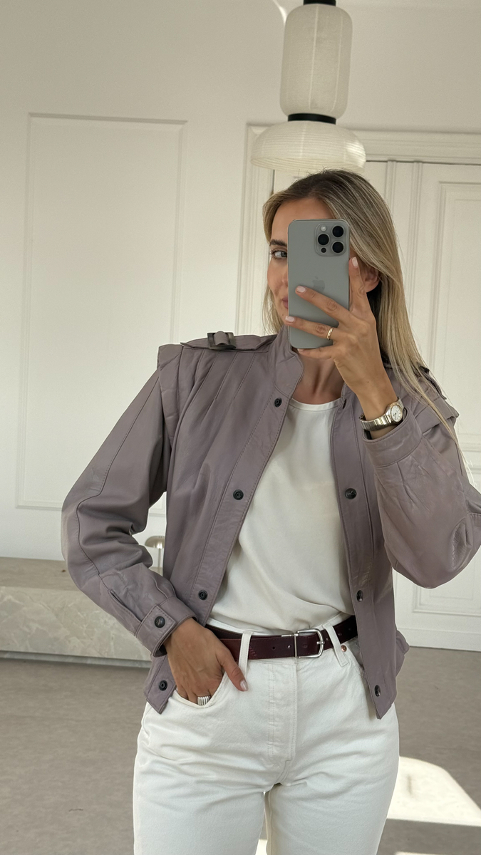 SHORT GRAY ADJUSTABLE WAIST LEATHER JACKET WITH WIDE SHOULDER