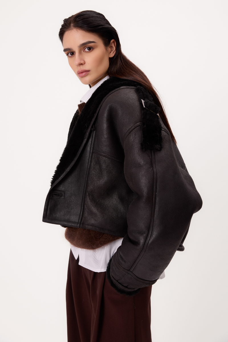 SHORT BLACK NATURAL SHEEPSKIN