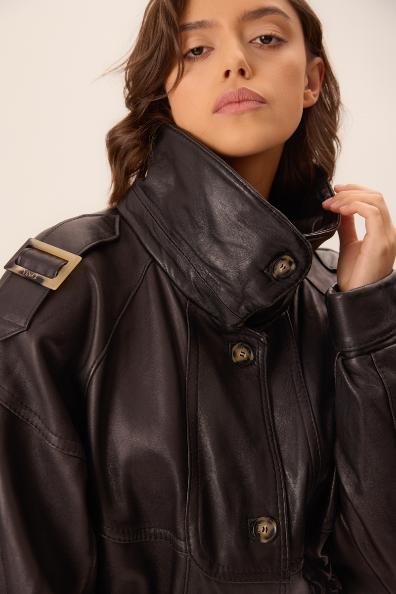 BLACK FITTED LEATHER JACKET WITH EPADS