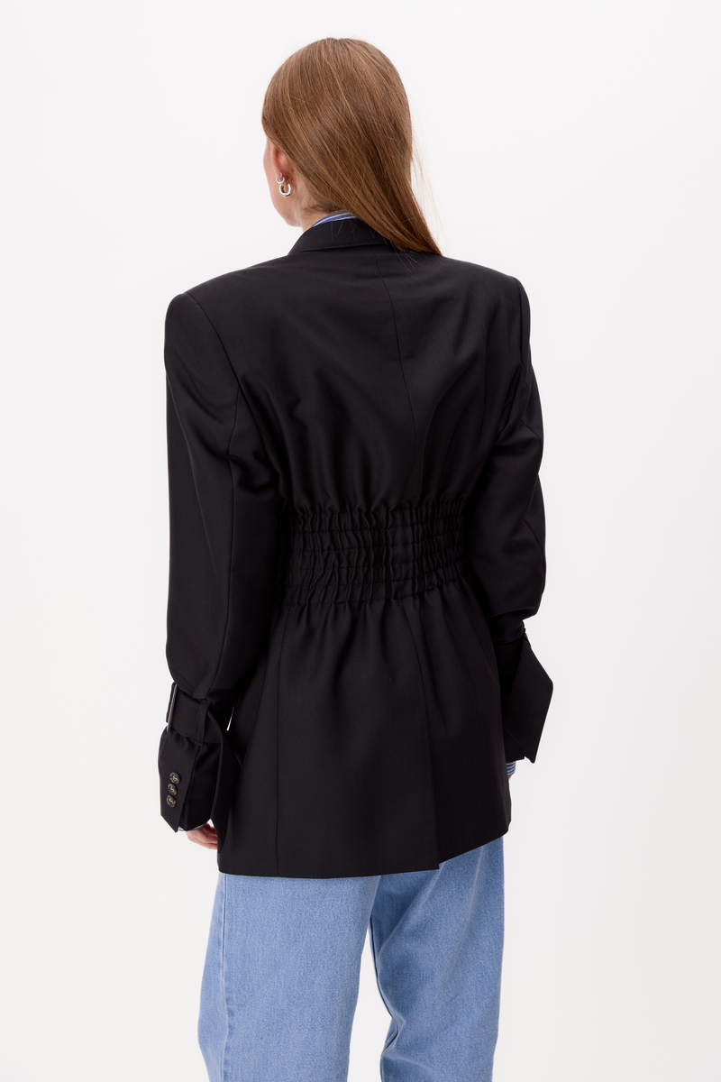 CZARNA TALIOWANA MARYNARKA W LEKKI PRĄŻEK Z KLAMRAMI MODEL No6