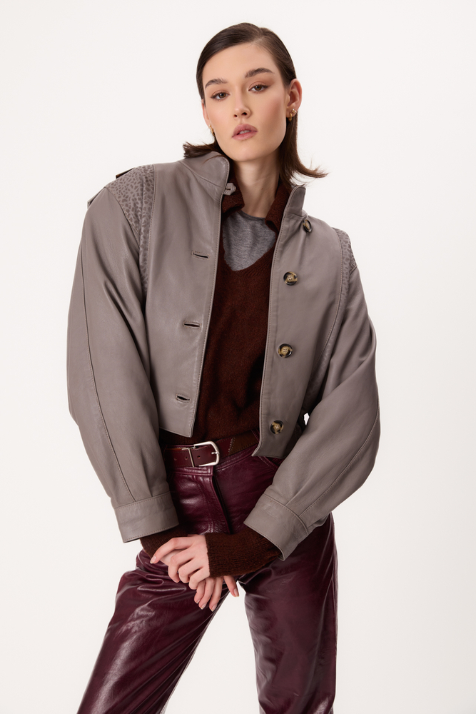 GRAY LEATHER JACKET WITH A DECORATIVE PATTERN