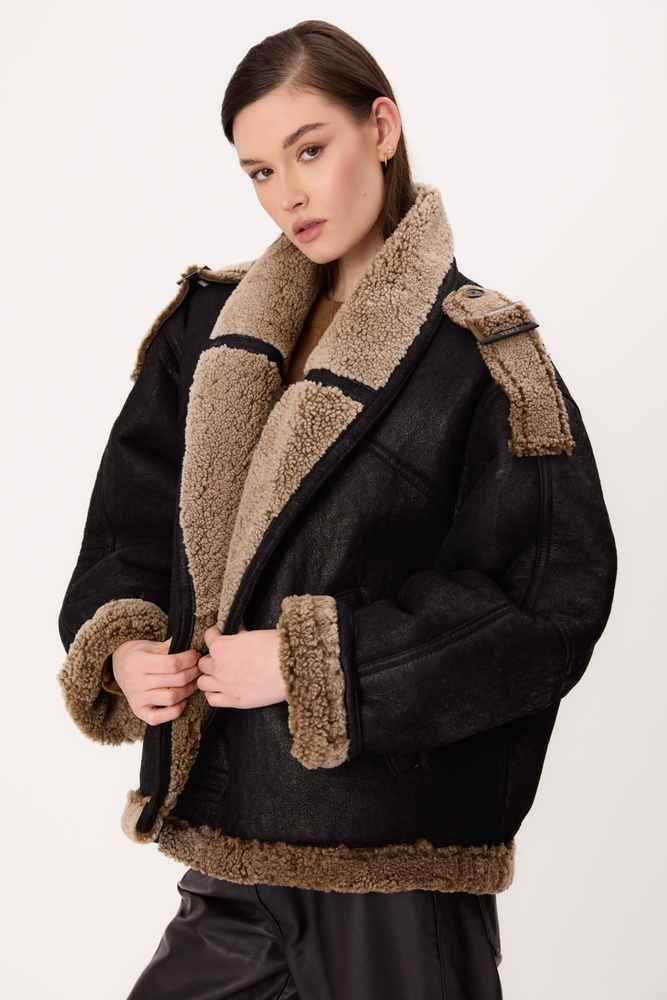 BLACK NATURAL SHEEPSKIN WITH LIGHT FUR