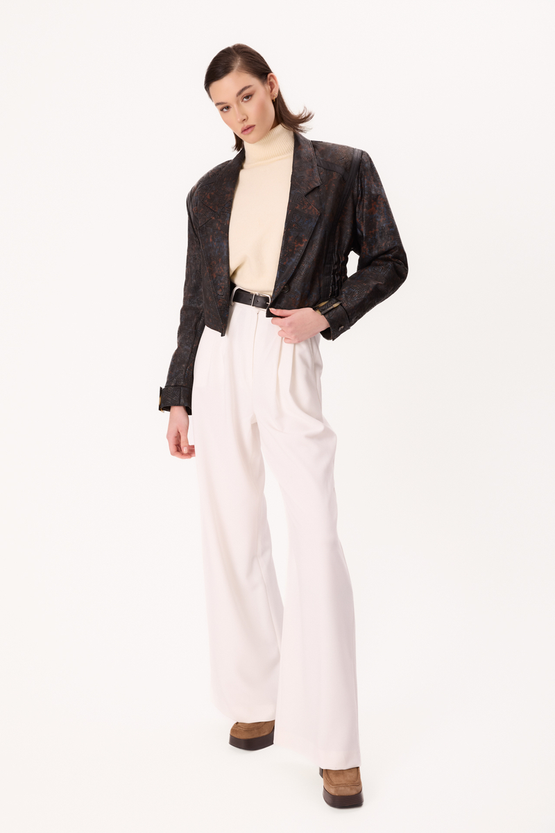 CZARNA SKÓRZANA KURTKA Z TŁOCZENIEM VINTAGE