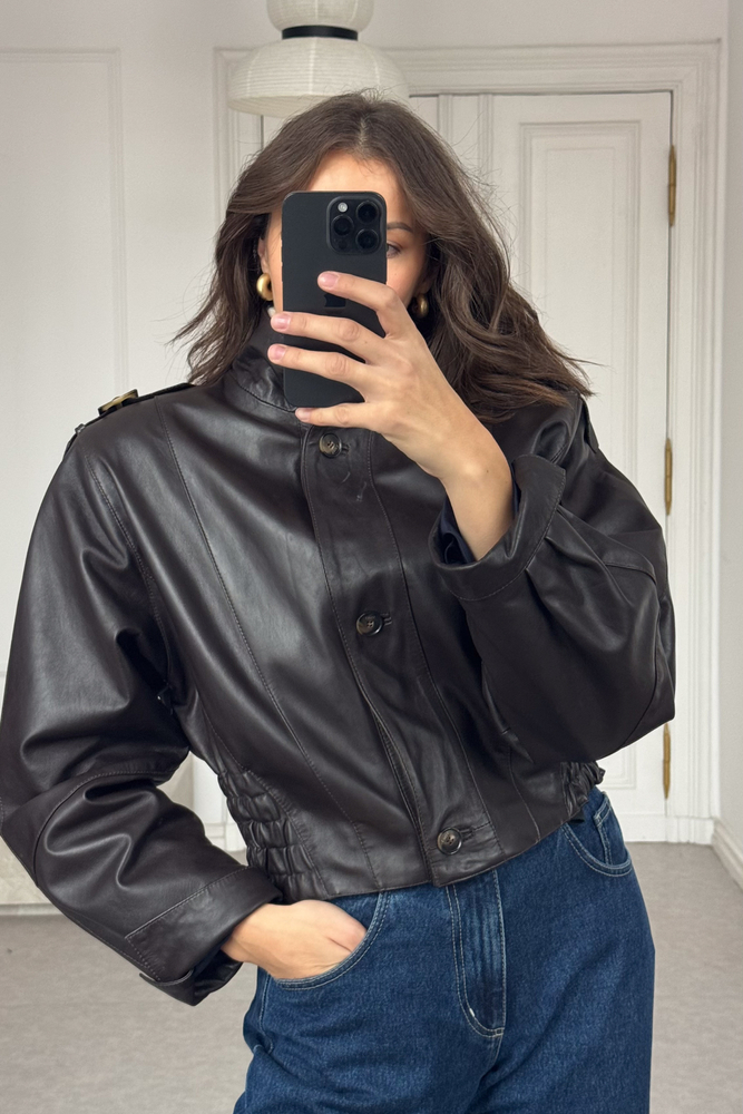 CZARNA TALIOWANA KURTKA SKÓRZANA