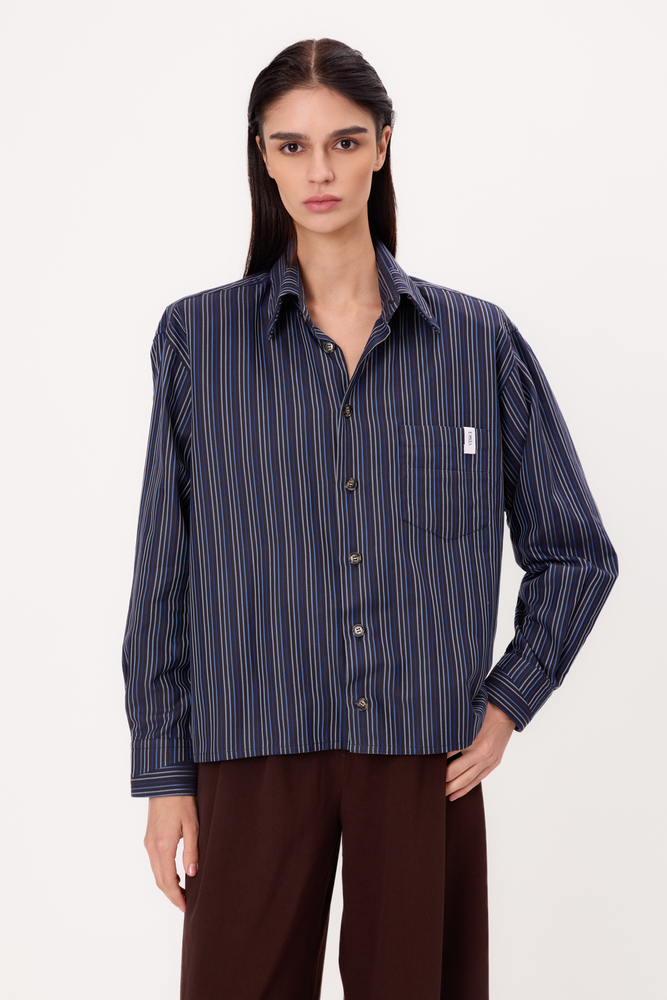 GRANATOWA KOSZULA REGULAR OVERSIZE W NIEBIESKIE PASKI Z ODPINANYMI PODUCHAMI