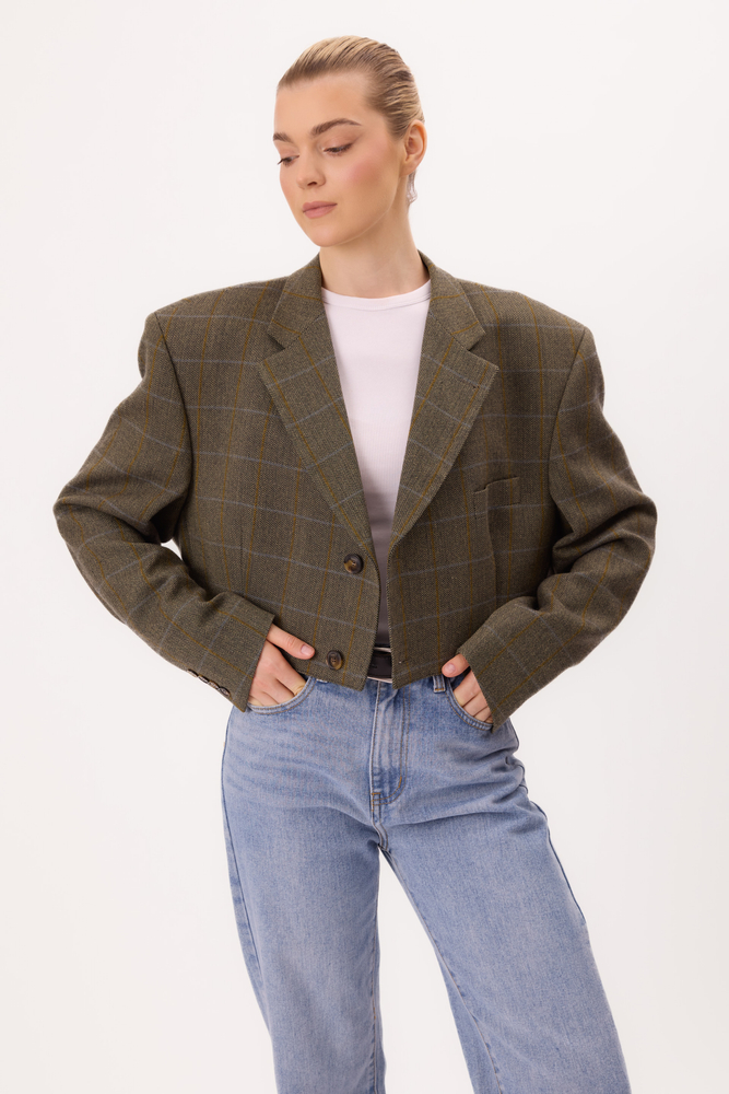 KRÓTKA PROSTA  MARYNARKA W KOLORZE KHAKI W NIEBIESKĄ KRATKĘ