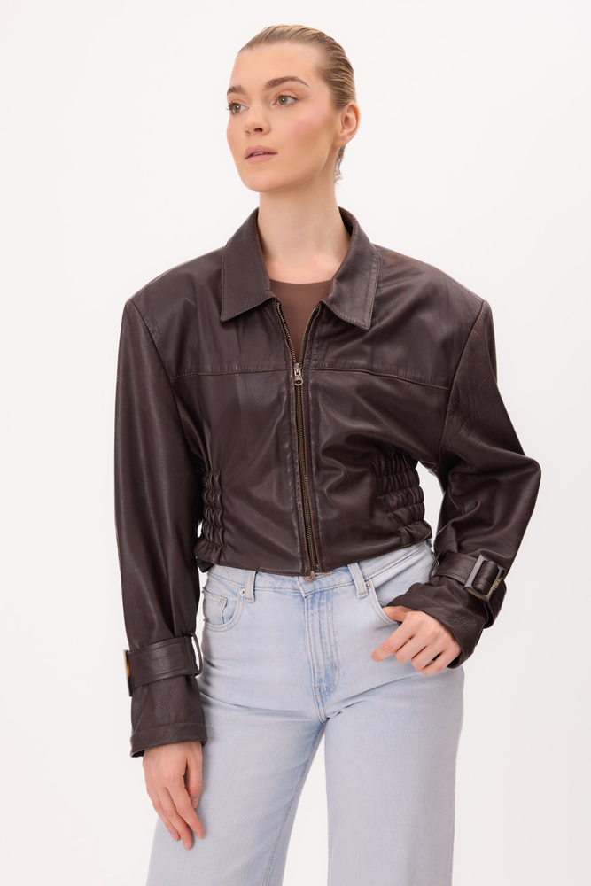 KRÓTKA BRĄZOWA TALIOWANA KURTKA SKÓRZANA