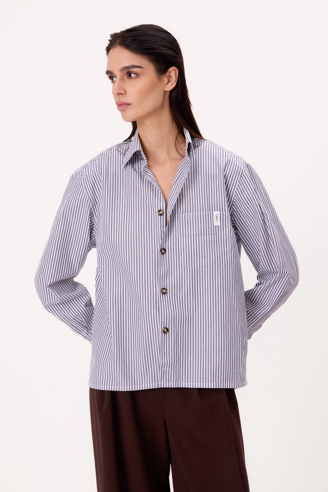 NIEBIESKA PETITE KOSZULA OVERSIZE W PASKI Z ODPINANYMI PODUCHAMI